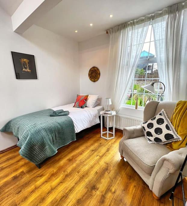 True Colours Apartment In Central Location Bangor  Eksteriør bilde