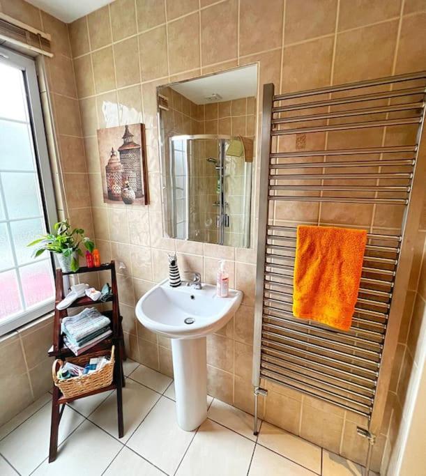 True Colours Apartment In Central Location Bangor  Eksteriør bilde