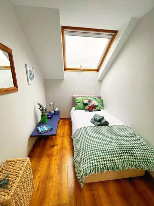 True Colours Apartment In Central Location Bangor  Eksteriør bilde