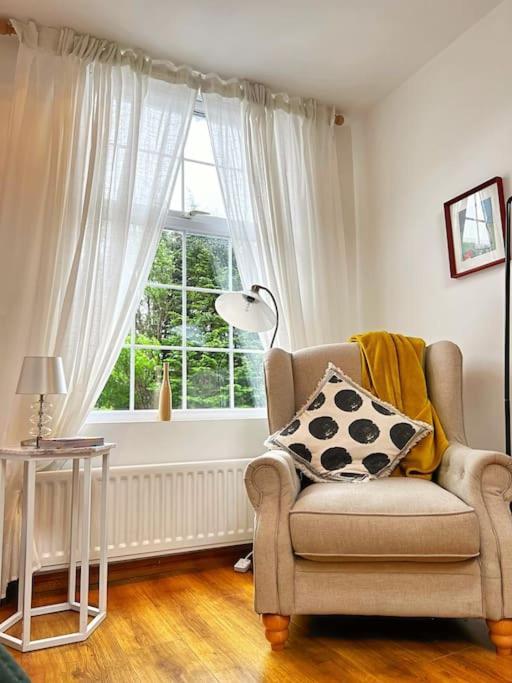 True Colours Apartment In Central Location Bangor  Eksteriør bilde