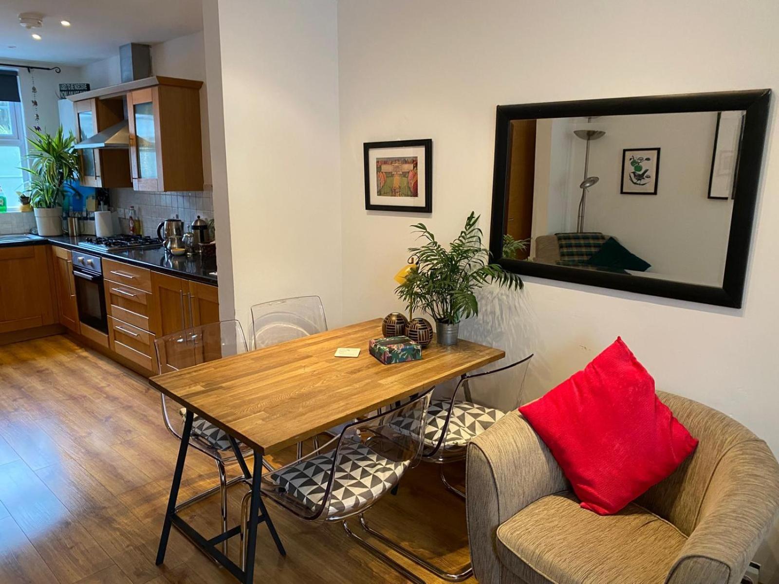 True Colours Apartment In Central Location Bangor  Eksteriør bilde