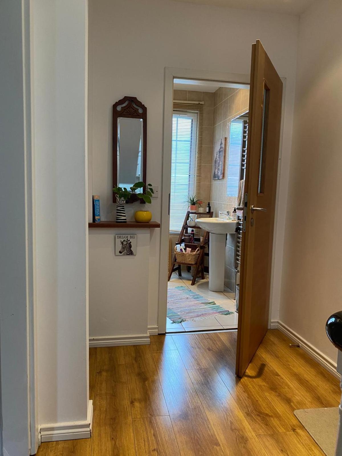 True Colours Apartment In Central Location Bangor  Eksteriør bilde